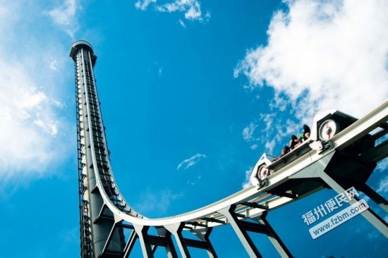 注意!14岁以下儿童不适合坐过山车