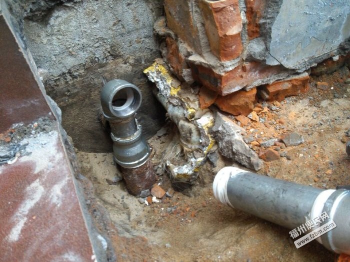 卫生间铸铁管老化生锈更换维修 改造 福州水管